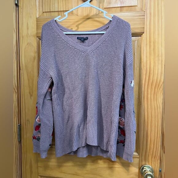 Gorgeous American Eagle floral embroidered sleeves size S mauve sweater - Picture 2 of 8